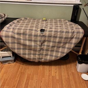 Tree Skirt Like New.Buttons Down the Sides That Open Up To Put It Around Tree